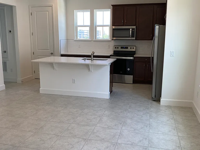 13719 Lippman Aly #101 — Photo 2
