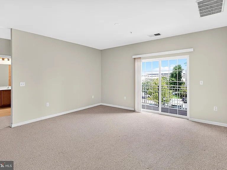 1137 Halifax Pl — Photo 3