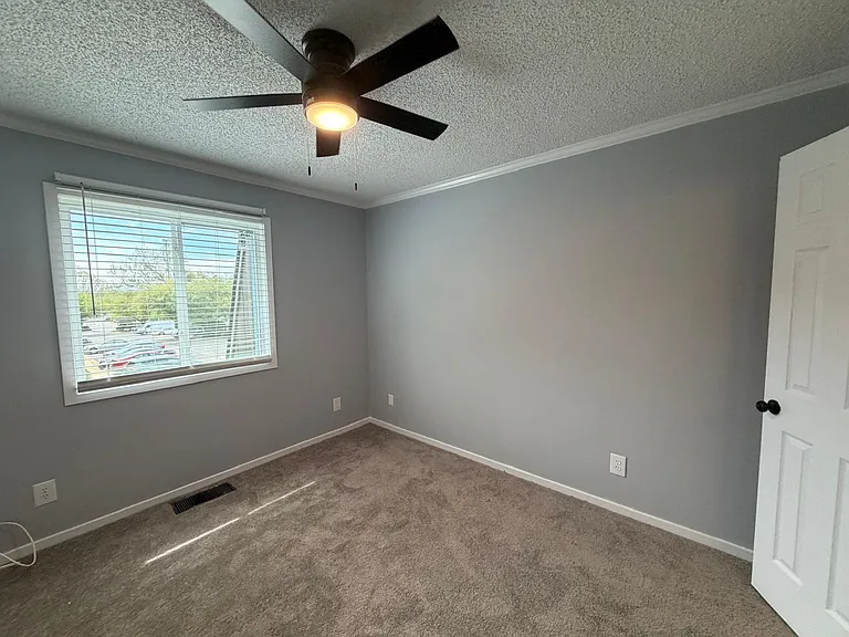 31 Canterbury Ct — Photo 37