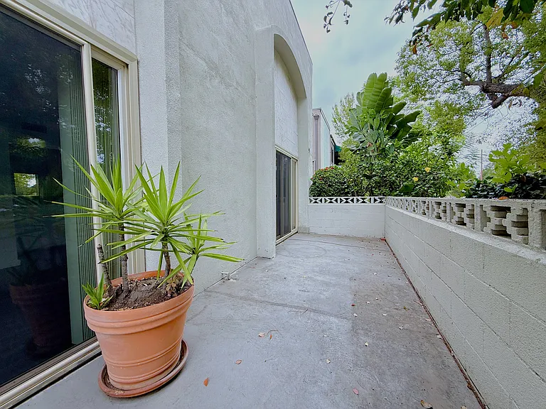 10809 Camarillo St #1 — Photo 17
