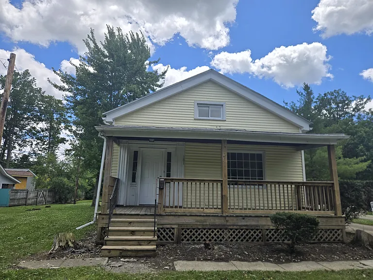181 E Lorain St — Photo 1