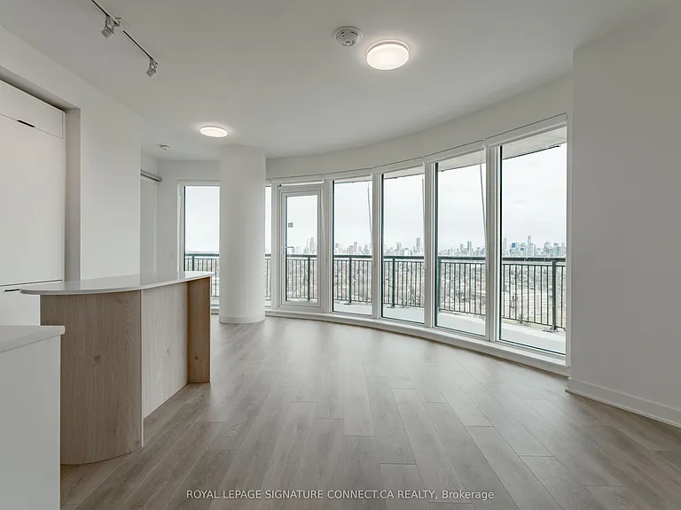 1185 Dupont St #1307 — Photo 6