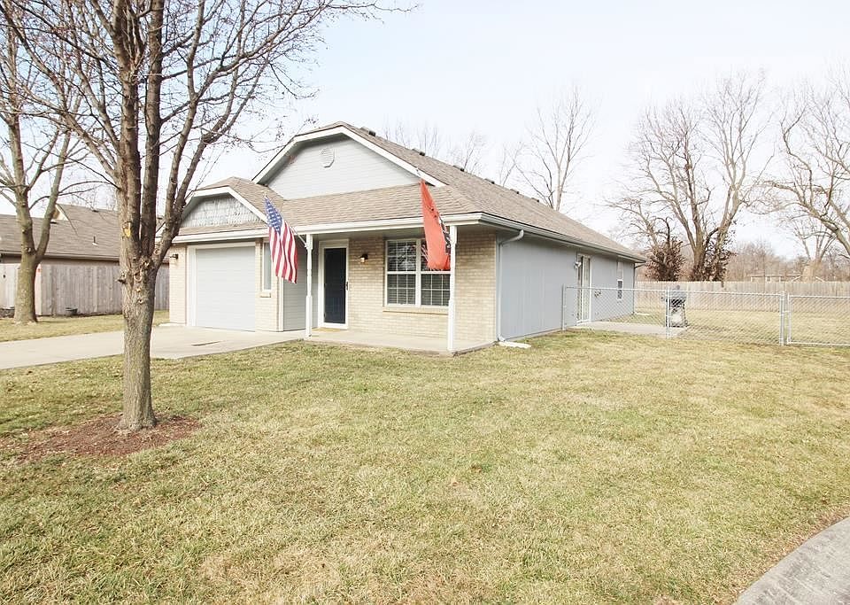 1st image of 502 NW Willow Dr
