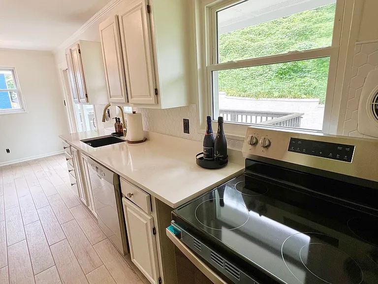 1326 S Columbus St — Photo 7