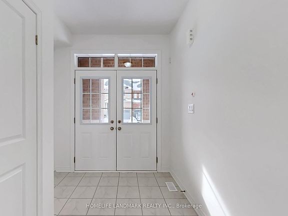 3rd image of 8 Bushwood Trl