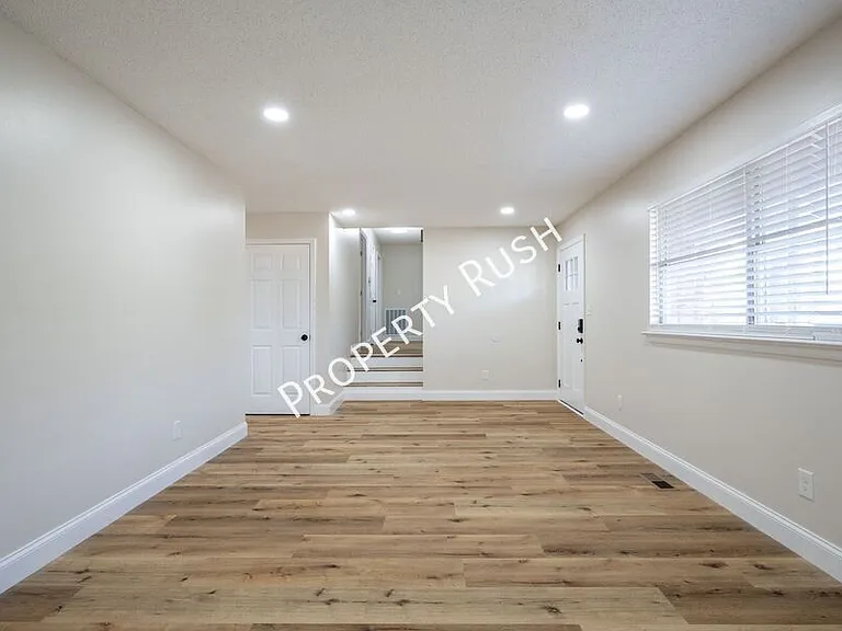 20 Linda Ln — Photo 7