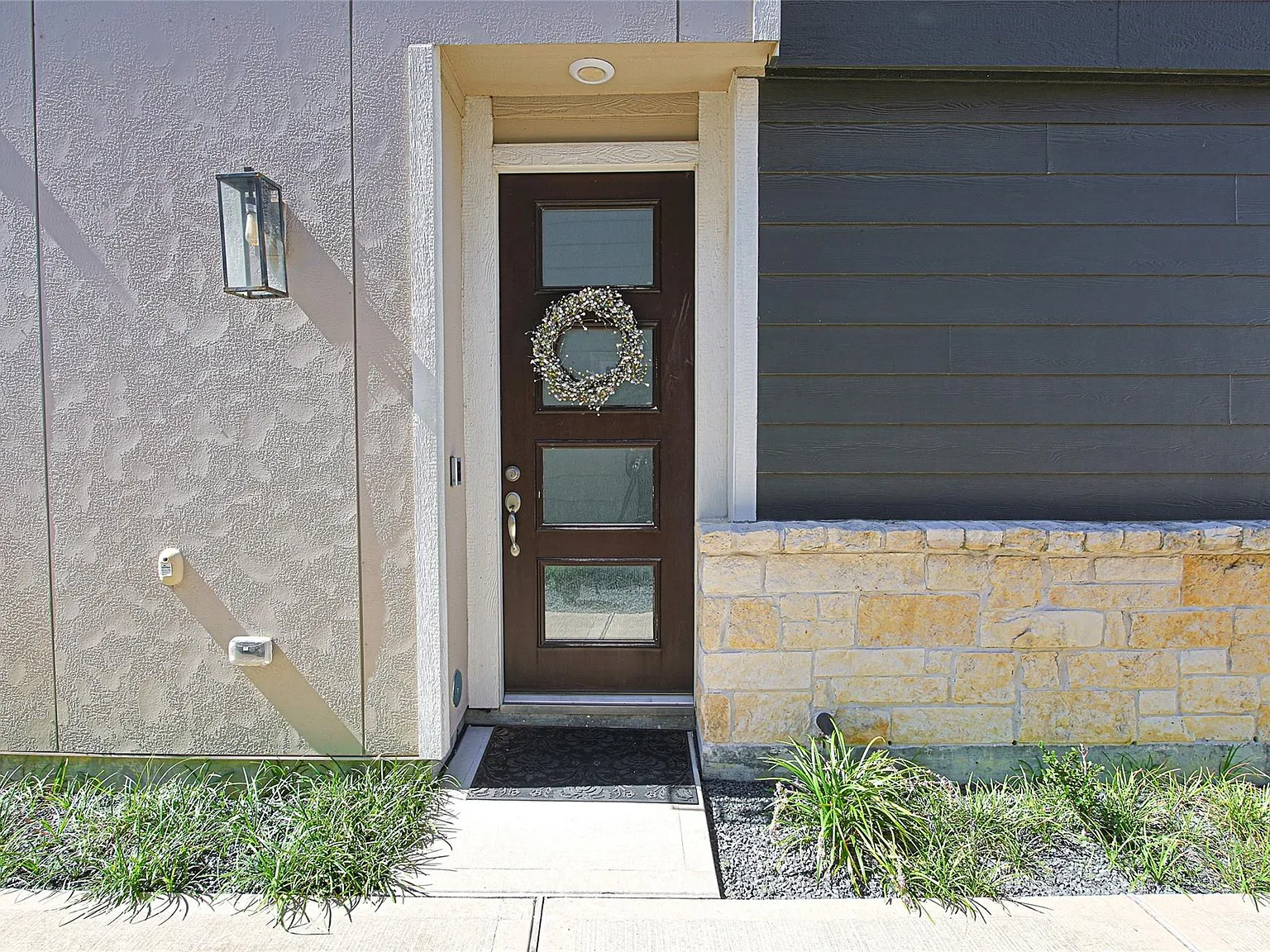 3 bed, 2.5 bath, 1649 sqft, $2,350 — Photo 2