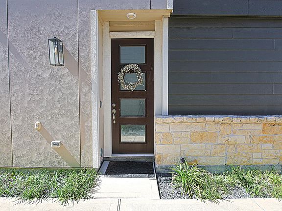 2nd image of 10005 Brickhouse Dr