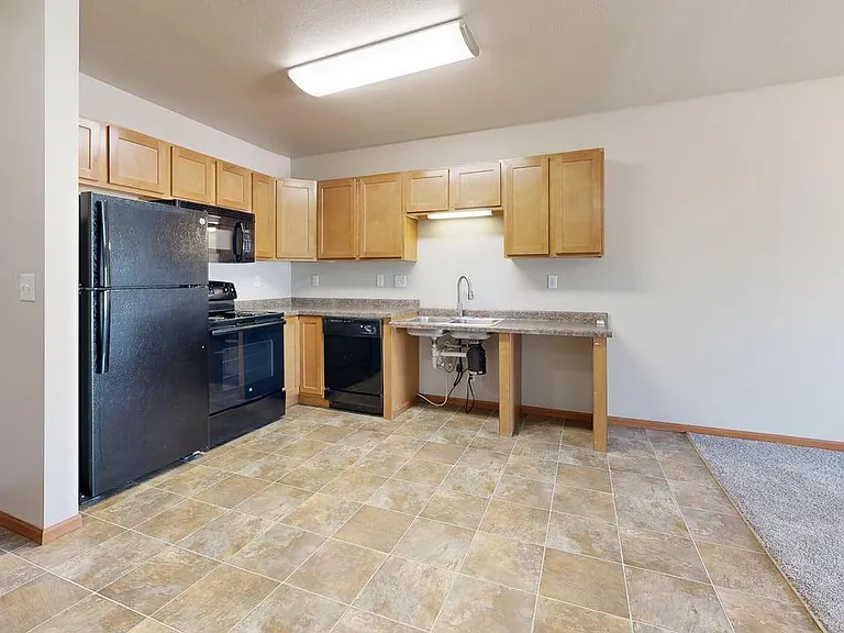 Bakken Ridge Apartments — Photo 36