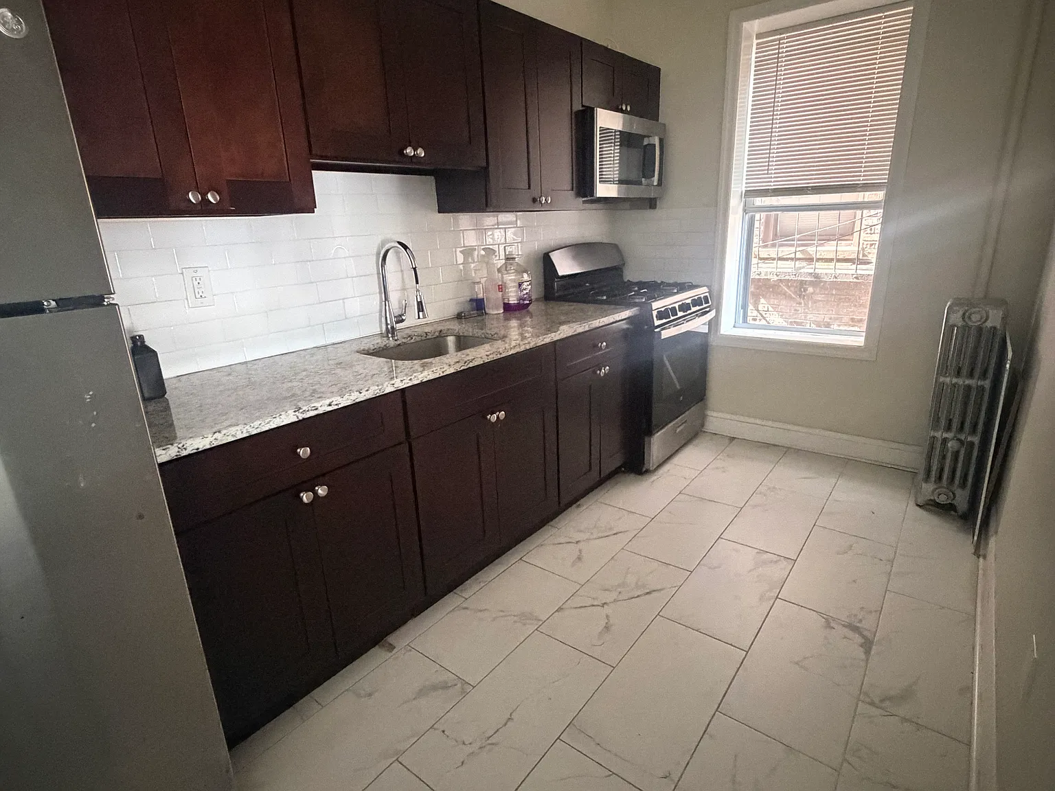 2 bed, 750 sqft, $2,100 — Photo 2