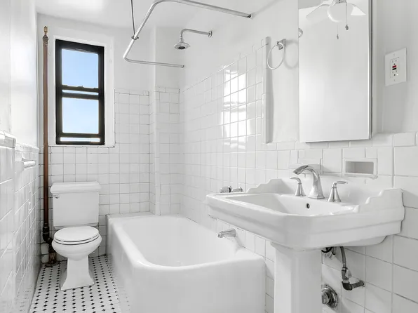 321 East 54th Street image 9 of 13