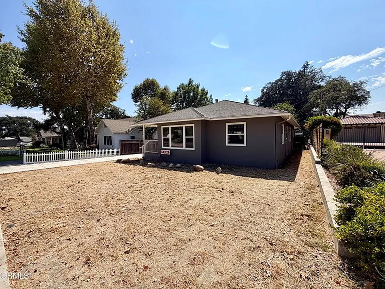 131 Poinsettia Ave — Photo 2
