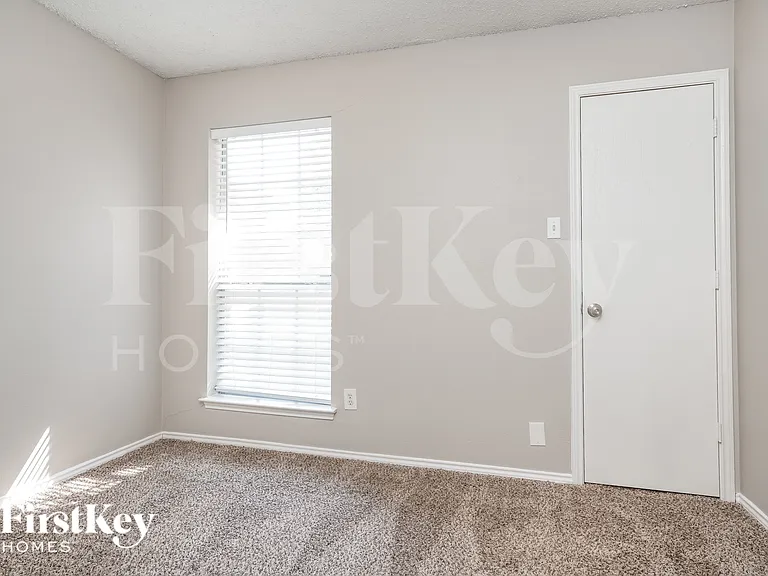 8128 Modesto Dr — Photo 12