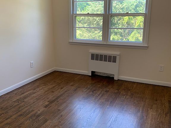 4th image of 15 Sedgwick Ave #2