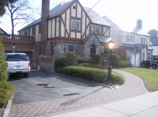 9 Piccadilly Downs, Lynbrook, NY 11563