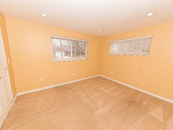 4th image of 32 Wallace Ave