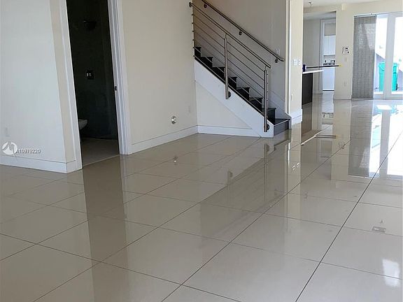 4th image of 10522 NW 66th St #10522