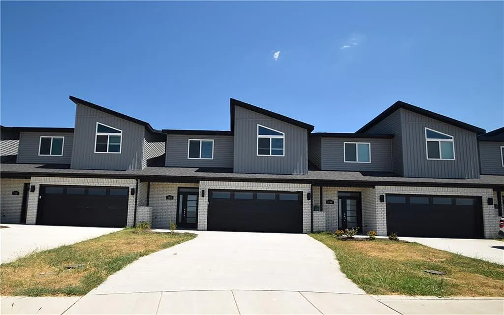 3 bed, 2.5 bath, 1420 sqft, $1,650 — Photo 1