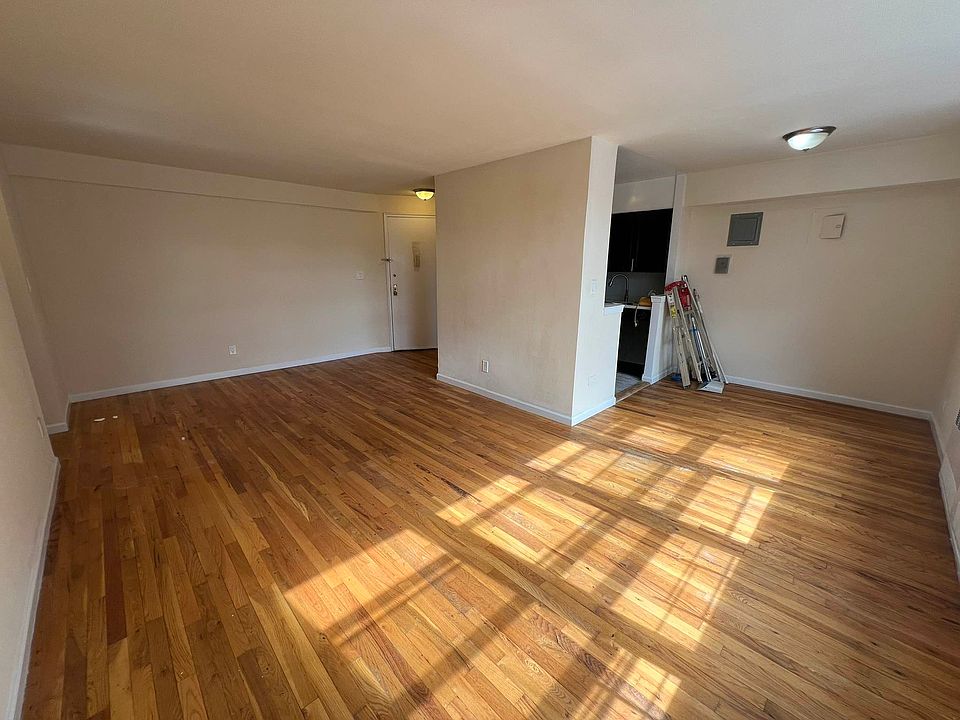 1st image of 14202 84th Dr #5