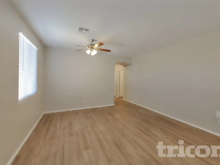 17307 W Monroe St — Photo 2