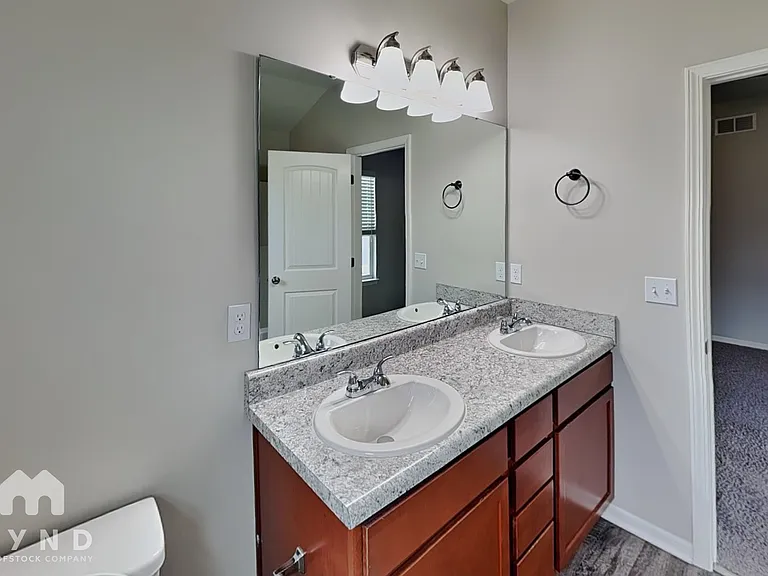 742 S Cypress St — Photo 10
