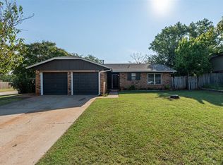 900 Cottonwood Dr, Moore, OK 73160