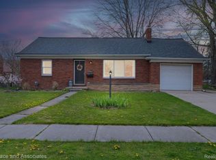 22401 Colony St, Saint Clair Shores, MI 48080