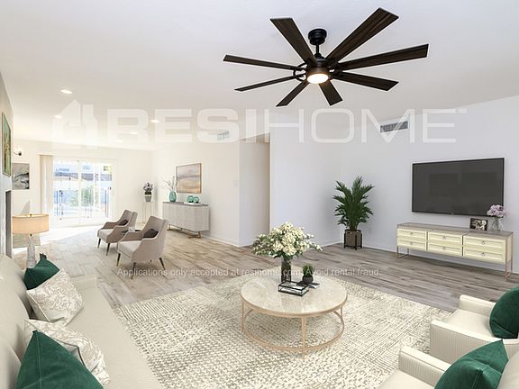 5th image of 2103 E Fremont Dr