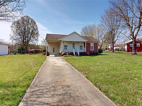 3rd image of 7307 Lansdowne Pl