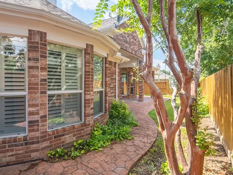 5019 Shining Creek Ct — Photo 12