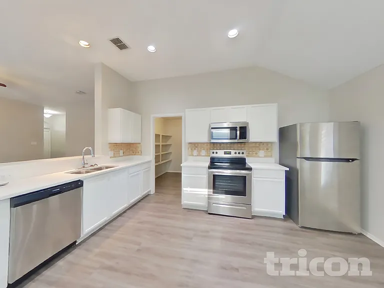 1915 Pin Oak Ln — Photo 5