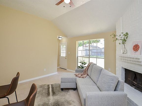 3rd image of 2614 Village Circle Dr