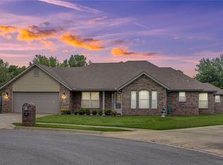 581 Beca Ln, Prairie Grove, AR 72753