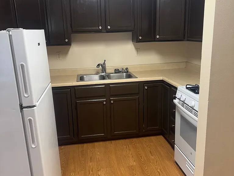 315 E Rose Avenue — Photo 3