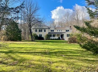 16 Robinswood Ln, South Salem, NY 10590