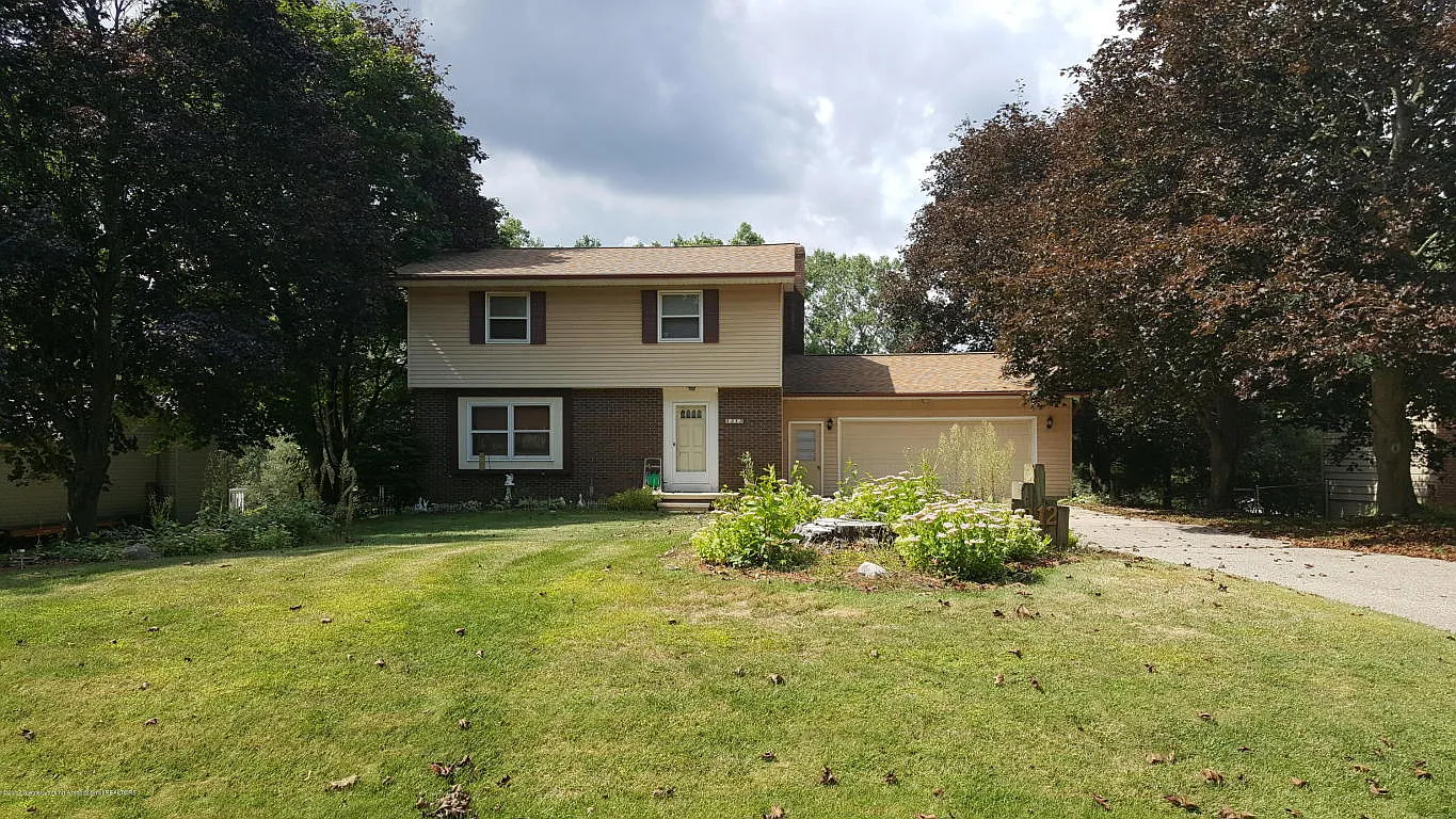 1212 Longspur Dr photo 1