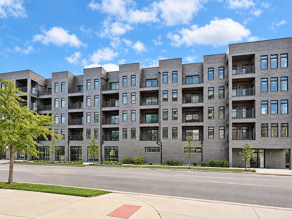 824 E 61st St #310