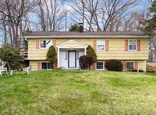 22 Hood Pl, Cortlandt Manor, NY 10567