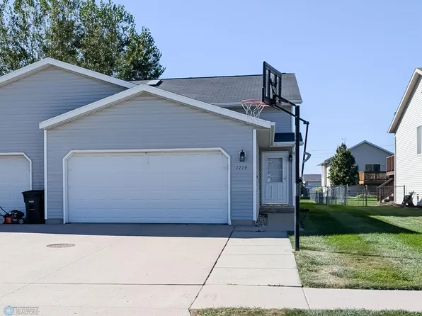 1719 50th St S, Fargo, ND 58103