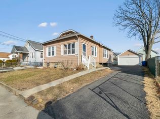 69 Redlands St, Springfield, MA 01104
