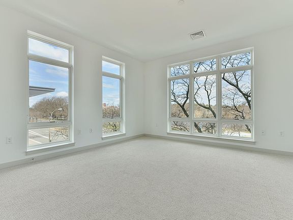 2nd image of 180 Telford St #322