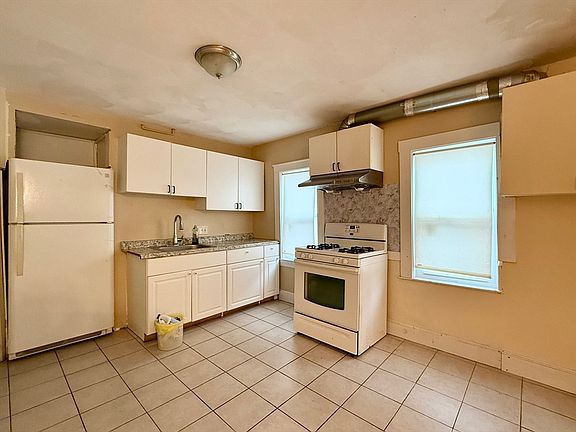 5th image of 115 Elmwood Ave #115