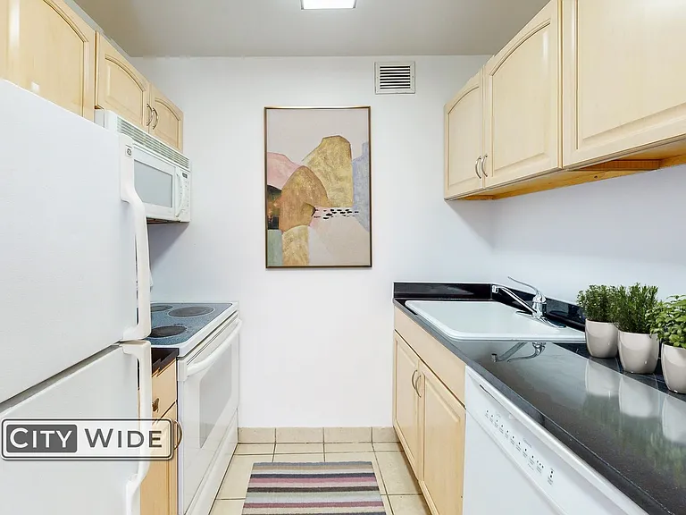 340 E 29th St #8D — Photo 3
