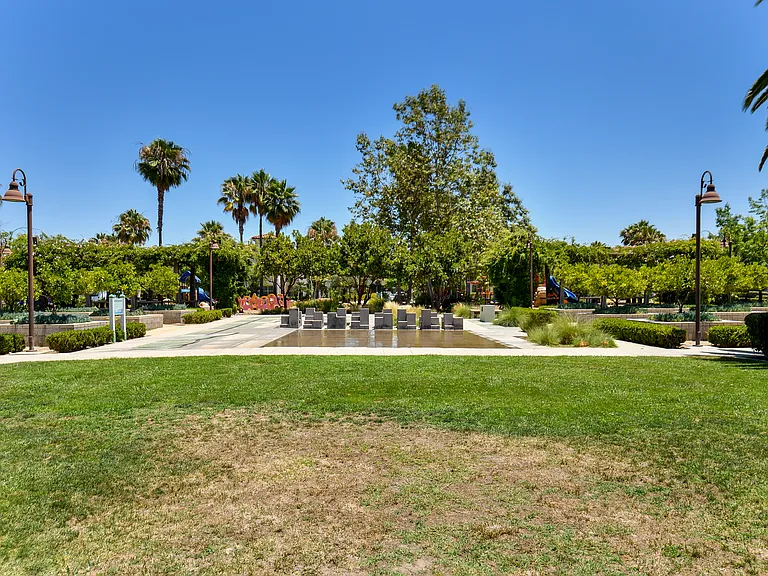 526 S Melrose St — Photo 27