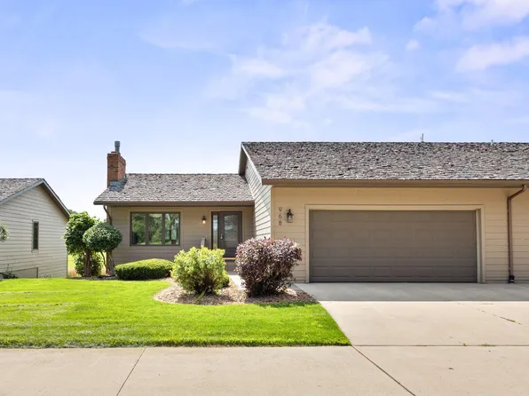 968 Rolling Greens Ln NW, Hutchinson, MN 55350