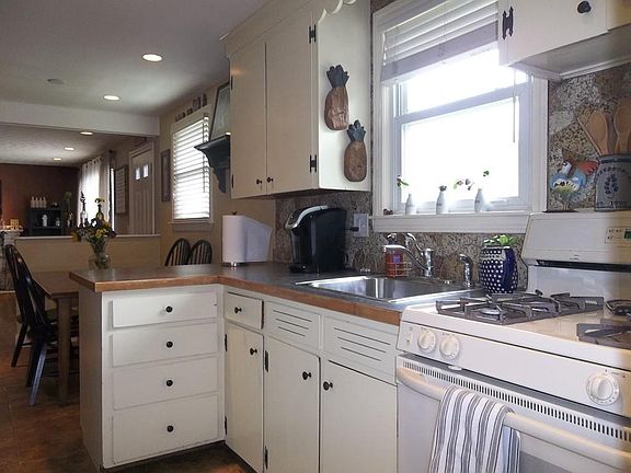3rd image of 38 Kinglet Dr