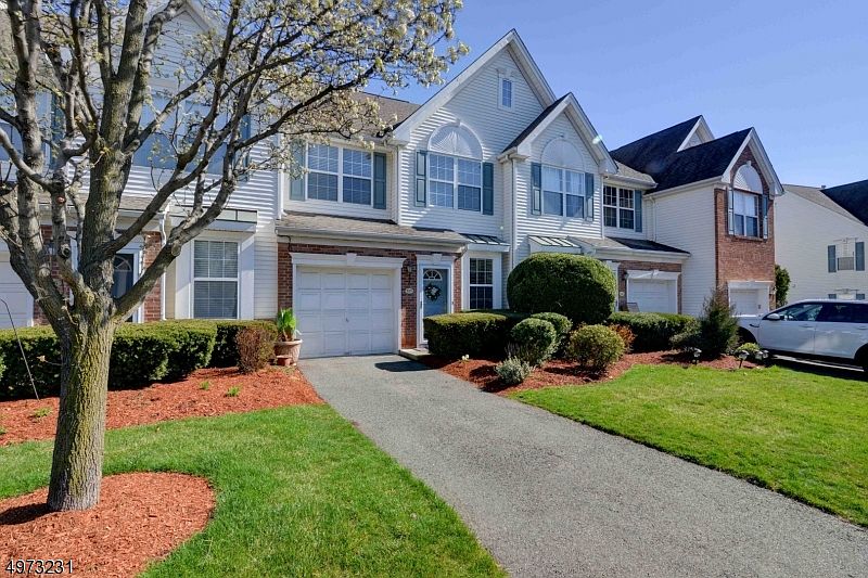 1st image of 115 Cambridge Dr