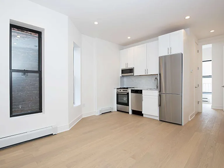 1908 3rd Ave #3RE — Photo 1