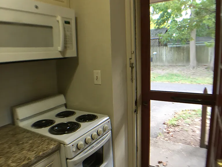 525 W Butler Pike #15 — Photo 10