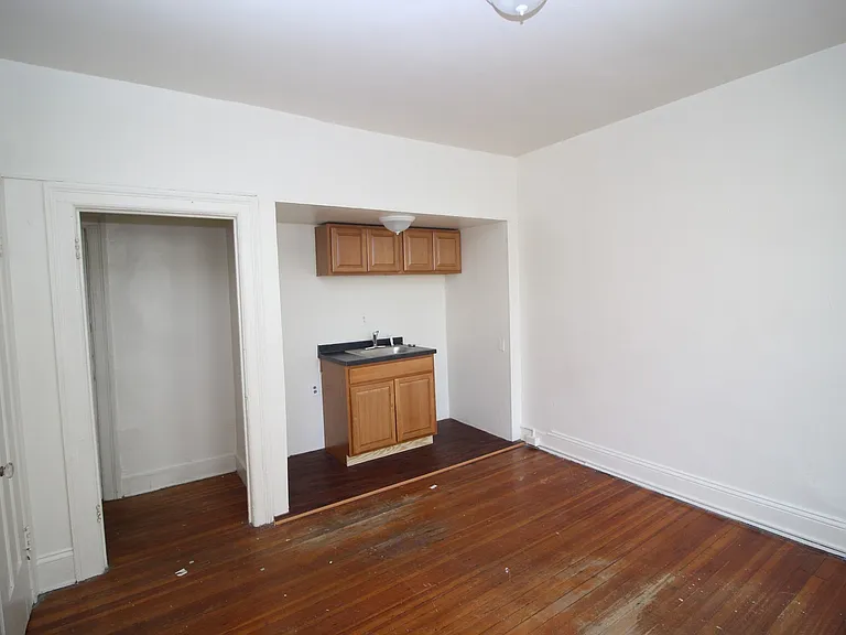 Avon Apartments — Photo 3